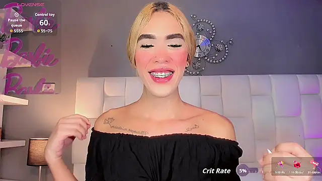 Nikol-hilton webcam