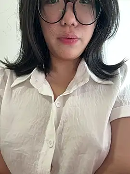 美女lucy2027在线直播