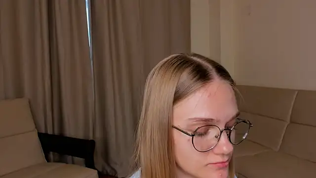 FemMantis live sex cam