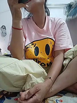 Linda-yiyi live cam on StripChat