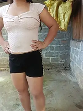 Lily_Henry live cam on StripChat