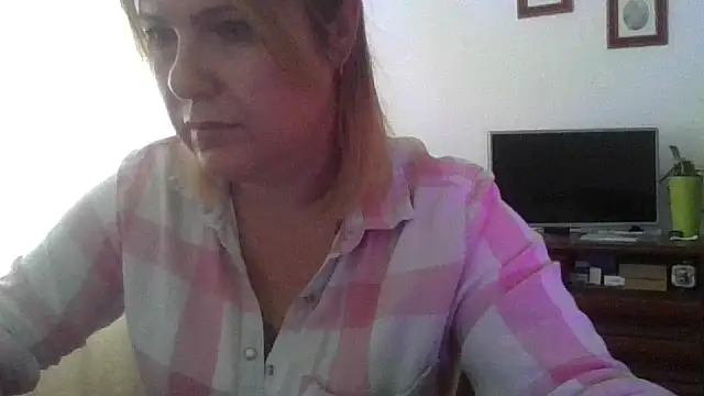 ElenaLove888 webcam