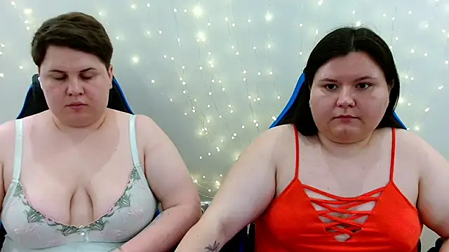 BeckyAndHellen webcam
