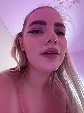 HugeBoobsAlice webcam