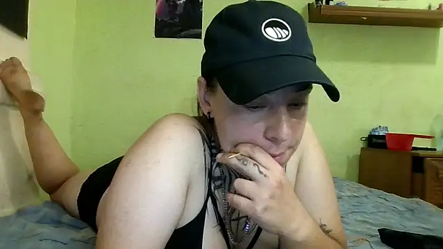 MillaSourretY webcam