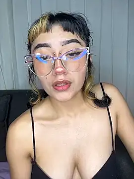 baby_akuma webcam