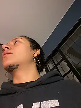 DulceLatinaxo webcam