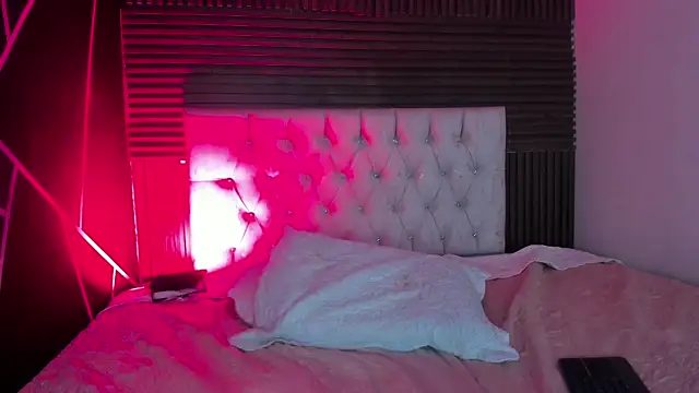 EmilyMora1_ webcam