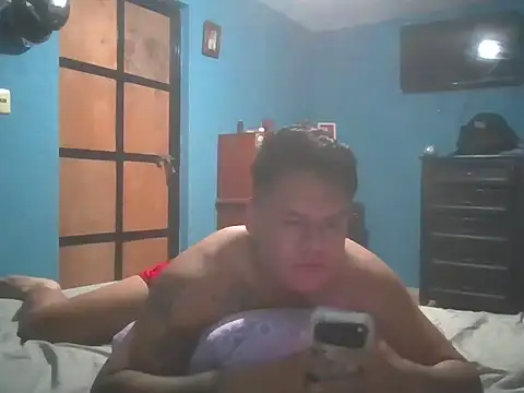 LatinoLeones webcam