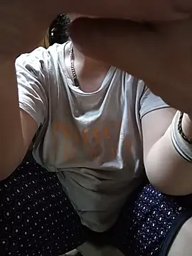 tuyet-nhi webcam