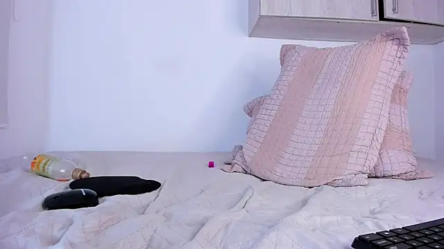Aaron_Tate webcam