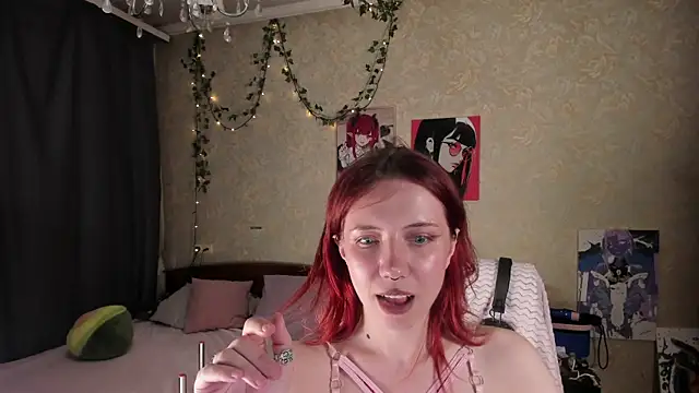 Love_is_Lola webcam