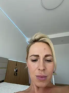 streetdoll webcam