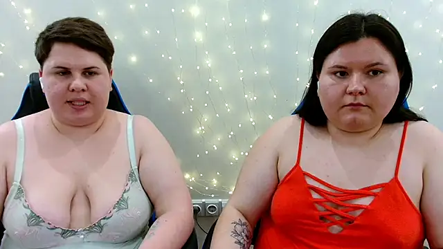 BeckyAndHellen webcam