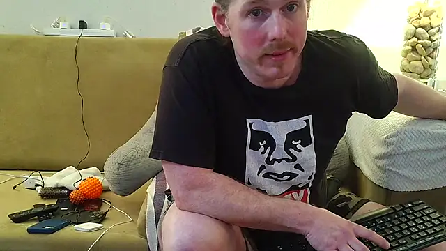 9VOLTT live cam on StripChat