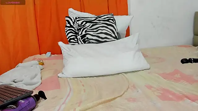 lilybaudyn_ webcam