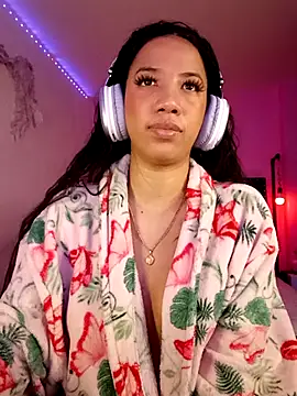 SallyWhitee webcam