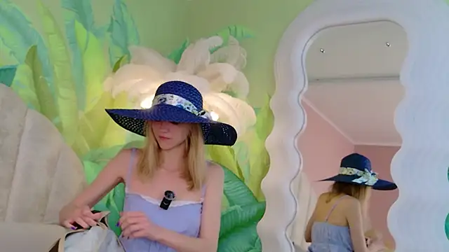 4example_Chloe webcam