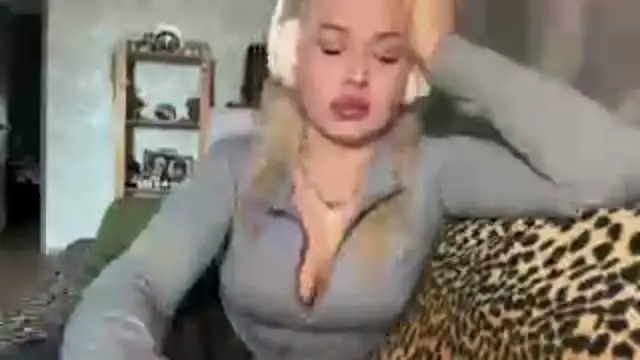 SpotlessParaffin webcam