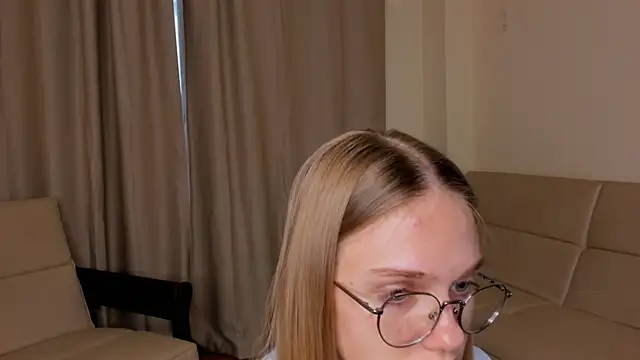 FemMantis live sex cam
