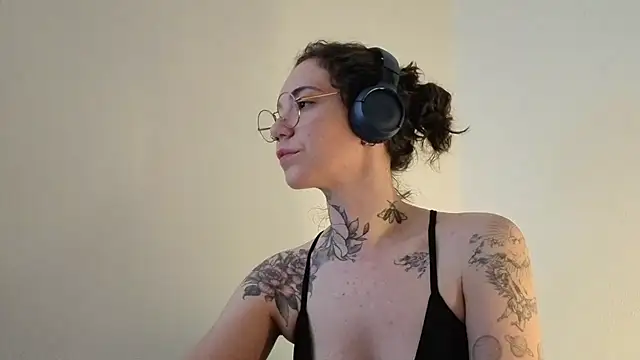 Dirty_Pink webcam