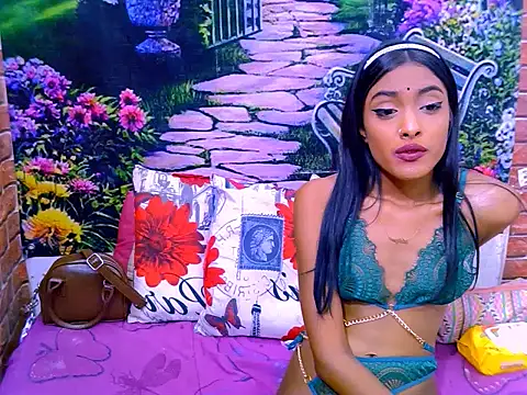IndianPretty14u2Luv webcam