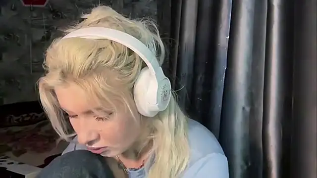 SpotlessParaffin webcam