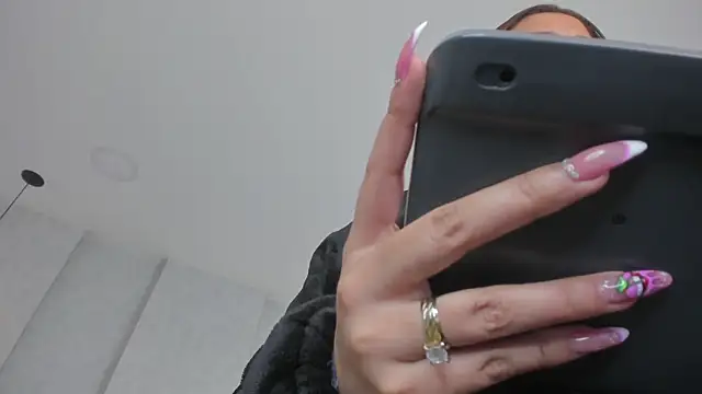Samantha_hotly