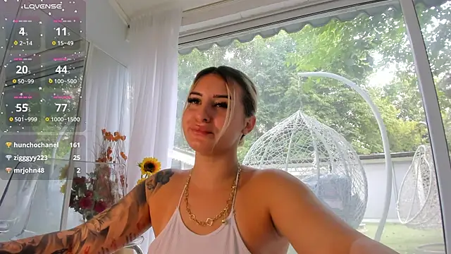 Ella_Vee webcam