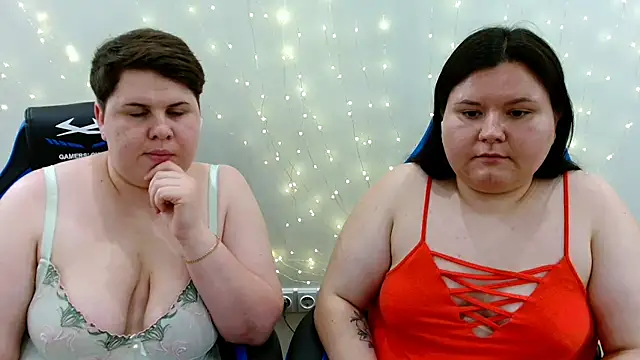 BeckyAndHellen webcam