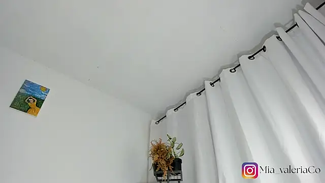 Mia-Valeria- webcam