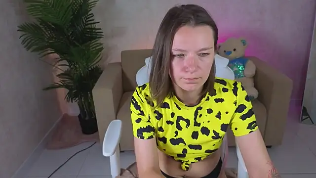 kira_hatti webcam