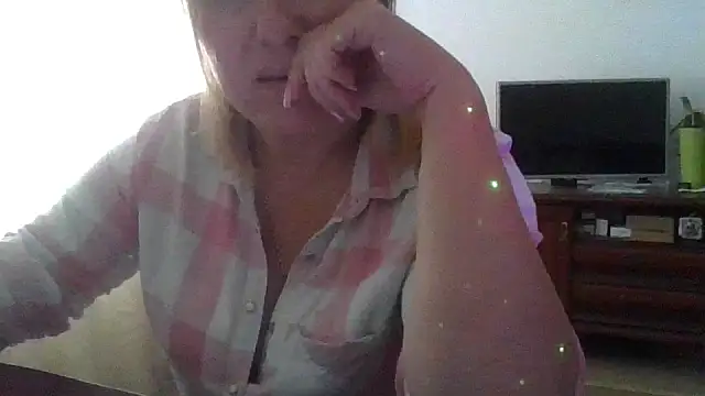 ElenaLove888 webcam