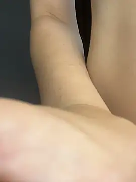 LaraVoosh webcam