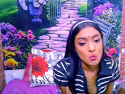 IndianPretty14u2Luv webcam