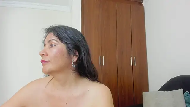 kirageiner - KiraGeiner's free webcam - UK Sex Cams