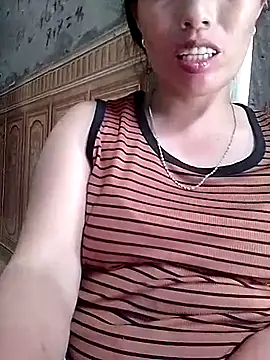 Gummiesu live cam on StripChat