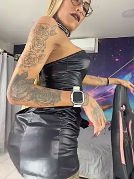 Nella_Dolls live cam on StripChat