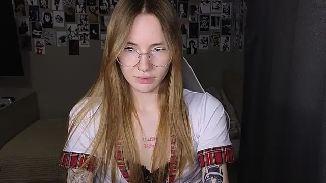 littlevildevil - Littlevildevil's free webcam - UK Sex Cams