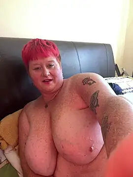 BustyRedxx webcam