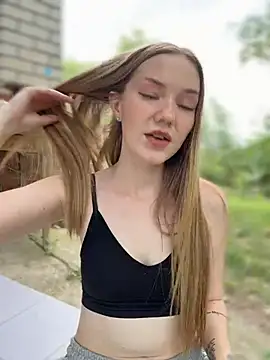MilaMoone webcam