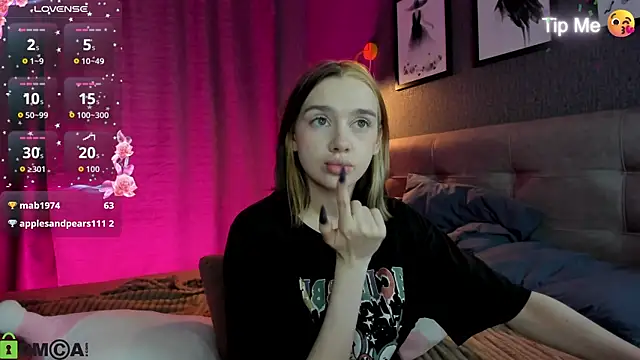 Lesi_Moonie01