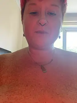 BustyRedxx webcam