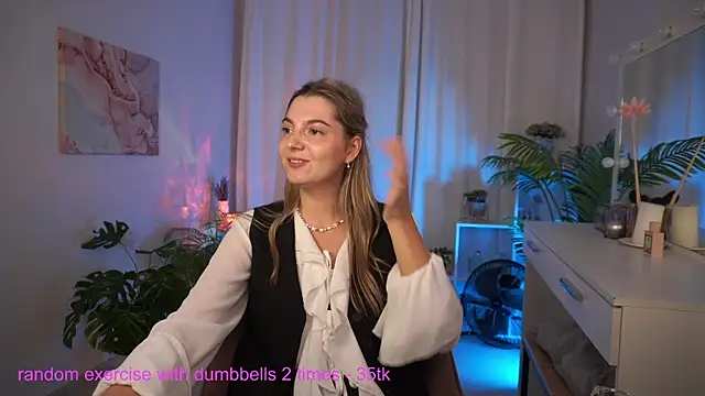 LucreciaStorm webcam