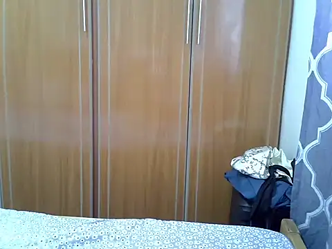kaya_bear webcam
