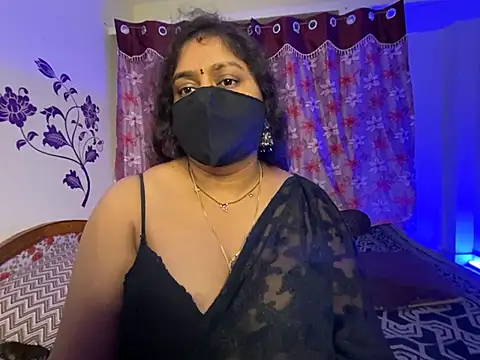 LouleyRani_ webcam