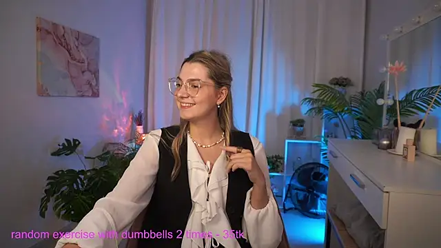 LucreciaStorm webcam