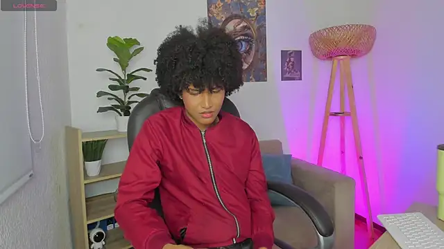 NaomiSaenz_ webcam