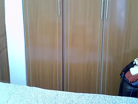 kaya_bear webcam