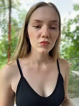 MilaMoone webcam